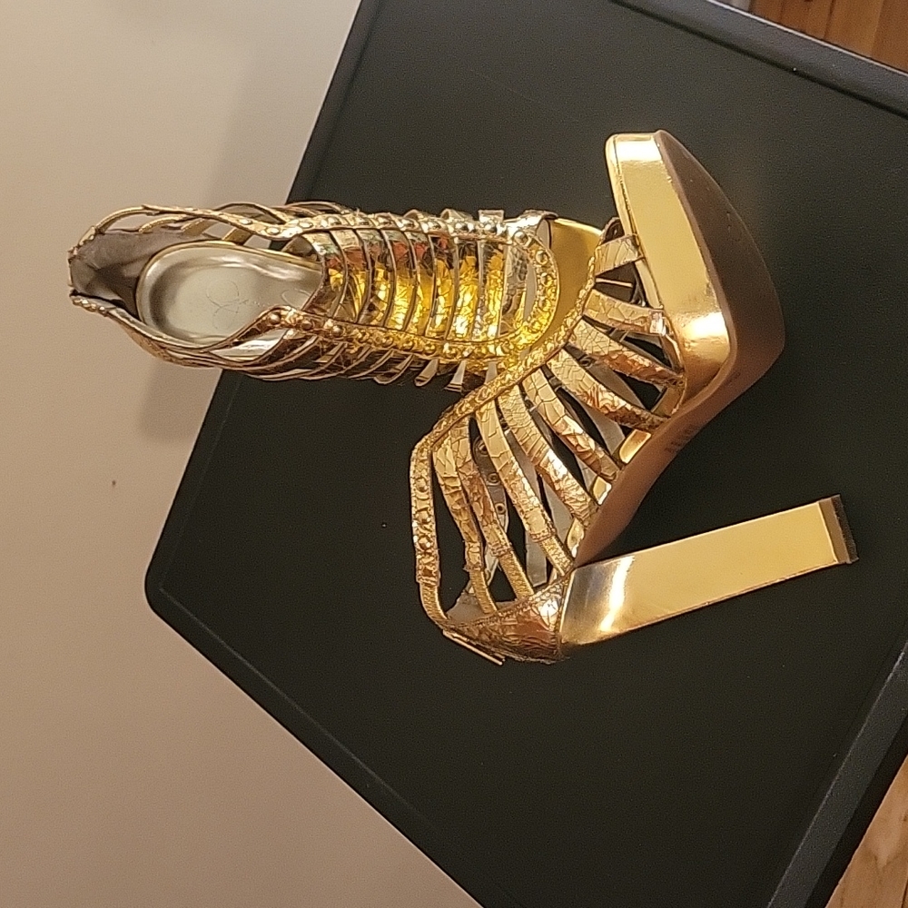 Beautiful  Heels - Picture 3 of 3
